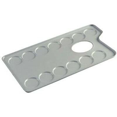 Lightweight metal palette suitable for watercolour painting.