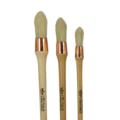 Round brush made from 100% hog hair perfect for larger scale painting and mark making.