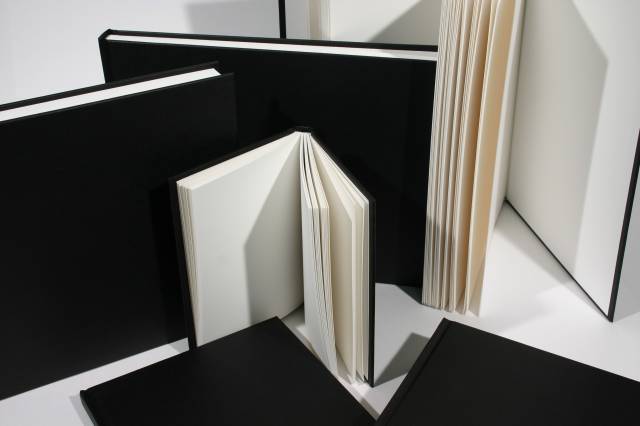 Sketchbooks containing all-media 140gsm cartridge paper with sewn pages and traditional black cloth finish